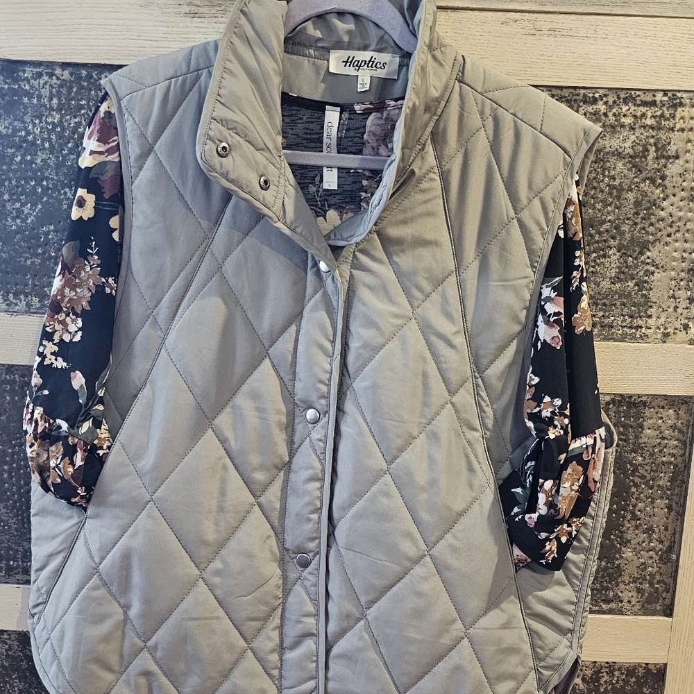 Light Weight NWOT  Quilted Haptics Vest